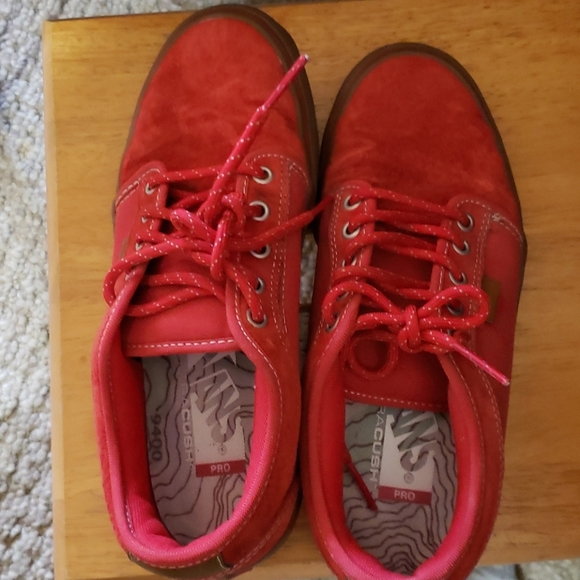 Red vans - Picture 2 of 8